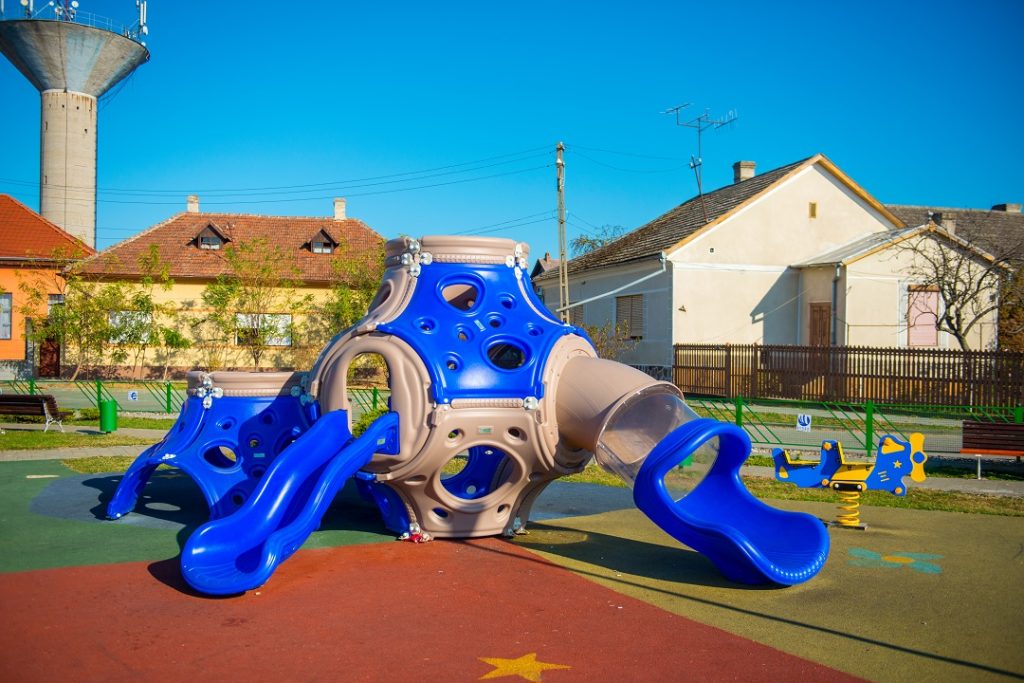 Cățărătoarea molecula dragostei cu tobogan, imaginea 2