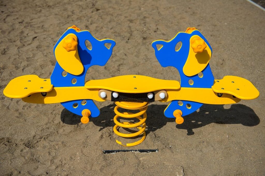 Balansoar catelusi pe arc, imaginea 2