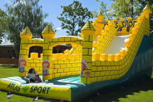 Castel Gonflabil, echipament pentru locuri de joacă de exterior
